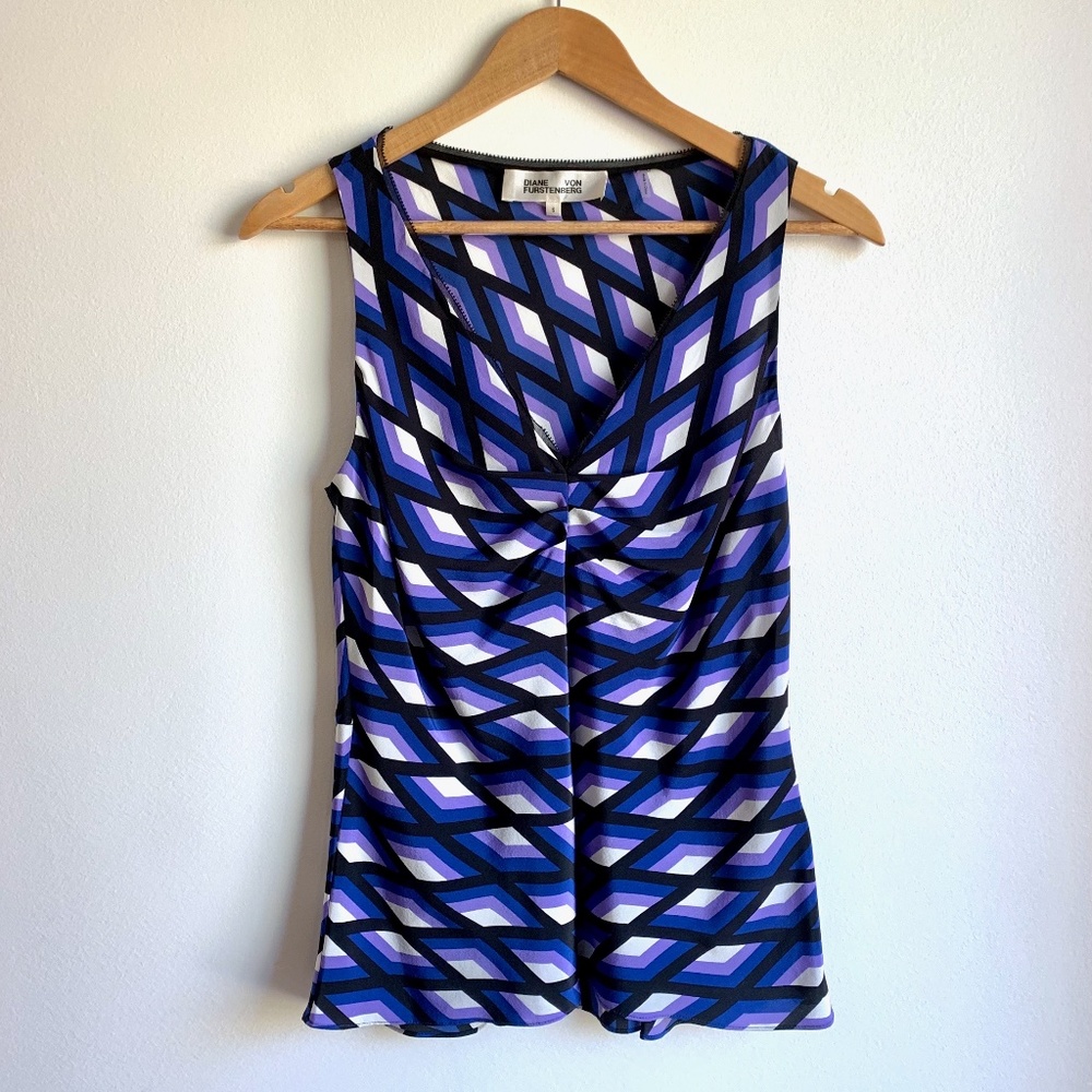 Diane Von Furstenberg SILK V-NECK SLEEVELESS TOP